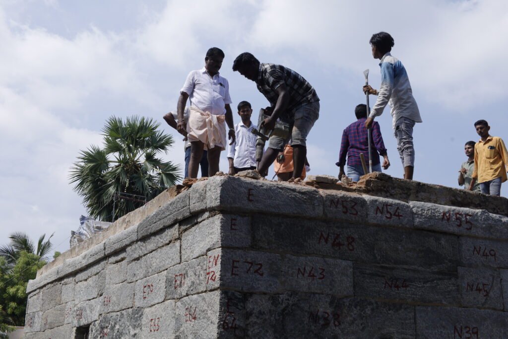 பழைய கோயில் அகற்றல்